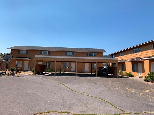 Primary Photo - End unit in 8-plex complex