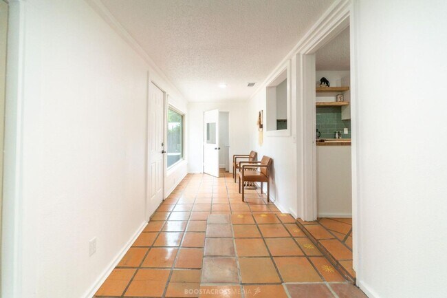 Building Photo - AUGUST PRE-LEASE! ADORABLE 3 bedroom!