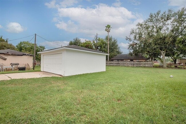 Building Photo - 914 Avenue G