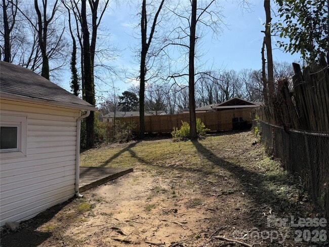 Building Photo - 603 E 8th Ave