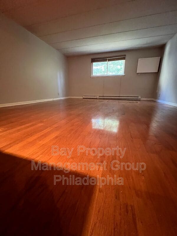 Building Photo - 400 Glendale Rd