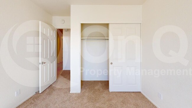 Building Photo - 1351 Burdock Dr S