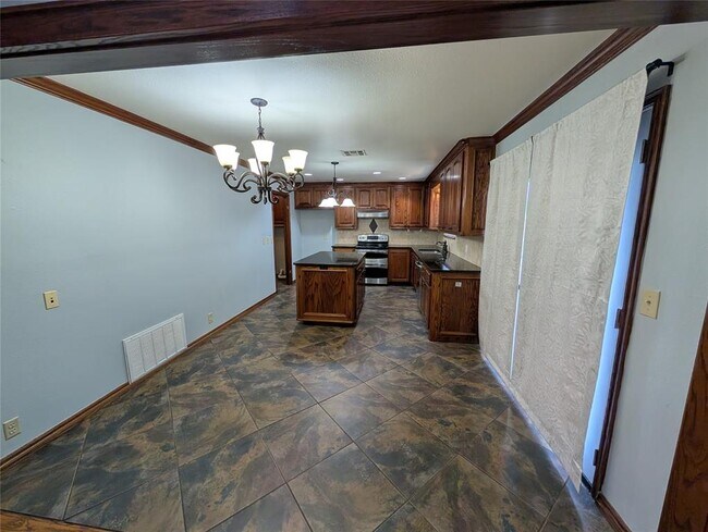 Building Photo - 409 SW 27th Pl