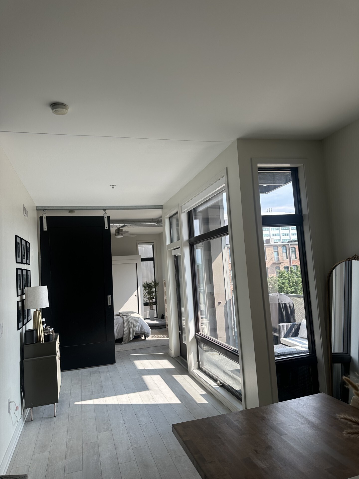 Large balcony with downtown views - 119 4th St