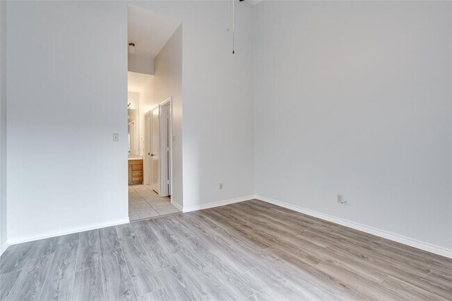 Building Photo - 1908 San Antonio St