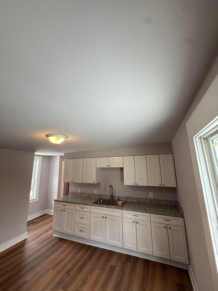 Building Photo - 184 Church St