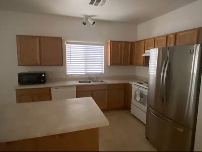 Building Photo - 814 W Cholla St