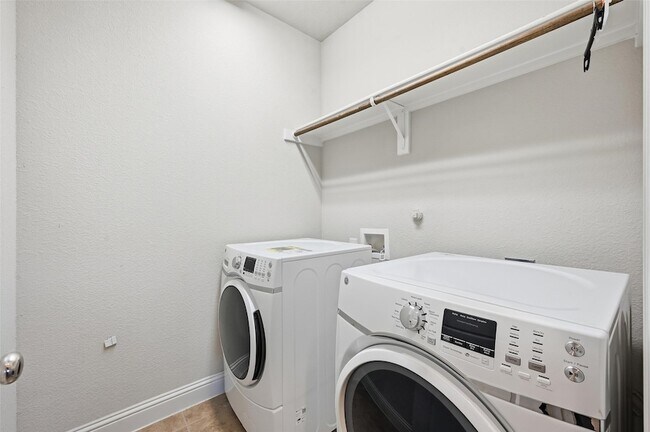 Building Photo - 5460 Blue Quail Dr