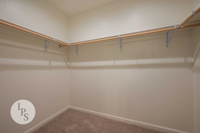 Building Photo - Newer East Clovis Home, 4BR/2BA, with Sola...