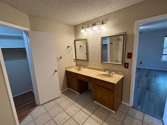 Building Photo - 9001 Jesse James Dr