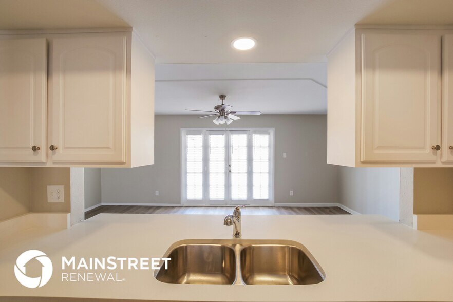 Building Photo - 15202 N 38th Ave