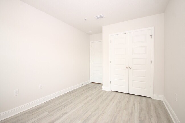 Building Photo - Pet-Friendly 3BR Townhome in Meadow Brook ...