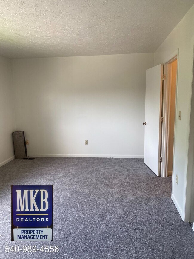 Building Photo - 216 Dalewood Ave