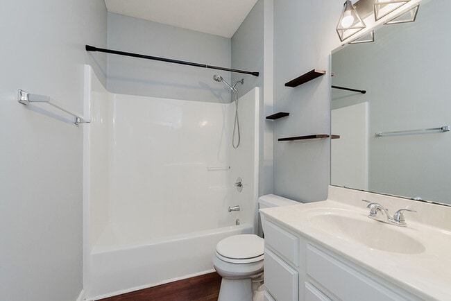 Building Photo - Wonderful 2 bedroom 2 bath Condo End Unit ...