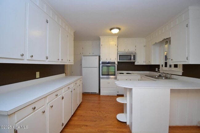 Building Photo - 1415 N Overlook Dr