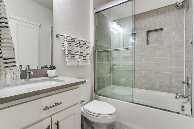 Building Photo - 2452 Thatcher Dr