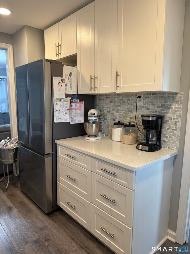 Building Photo - 507 Queen St