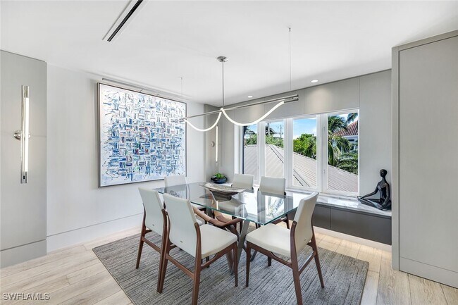 Building Photo - 295 5th Ave S