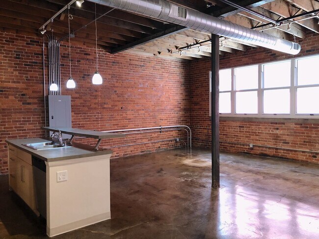 Building Photo - 1230 P St