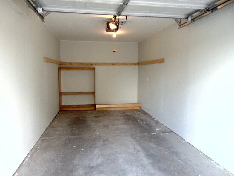 Building Photo - 10151 Sutton Dr