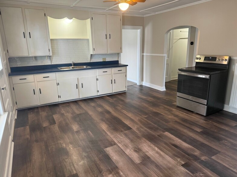 Building Photo - 3 S Garand St