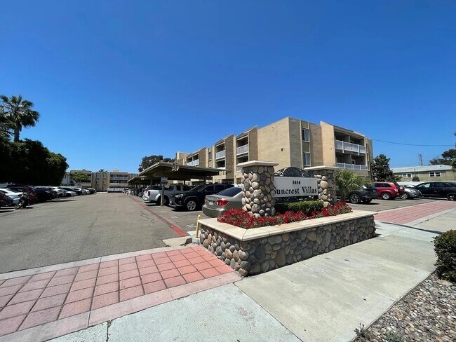 Building Photo - 3030 Suncrest Dr
