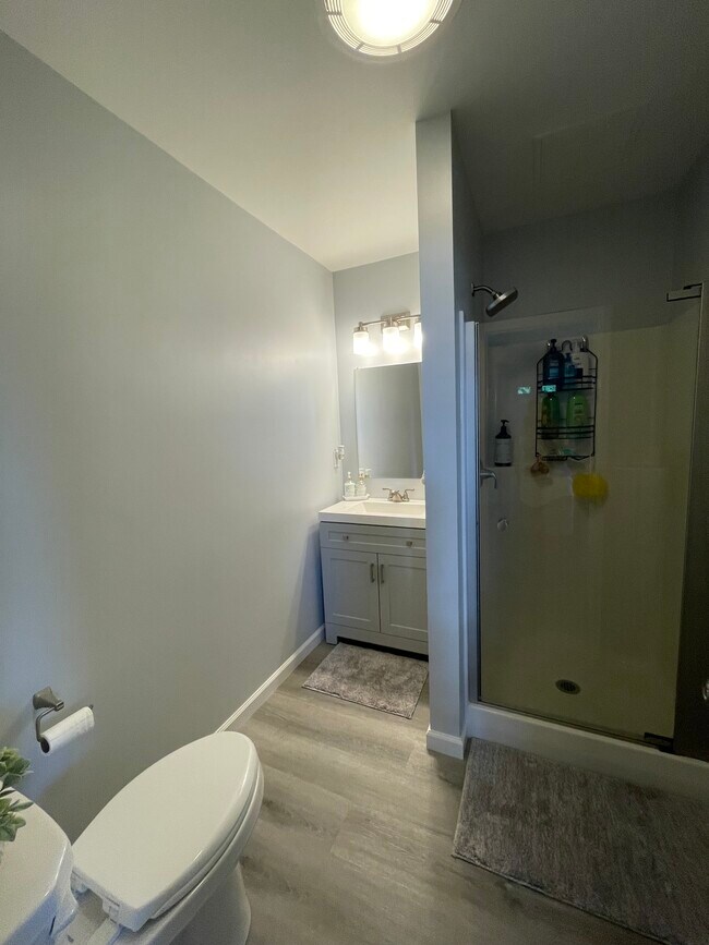 Building Photo - 124 Pearl St