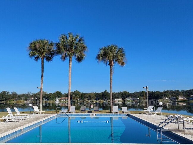 Building Photo - 1920 Edgewood Dr