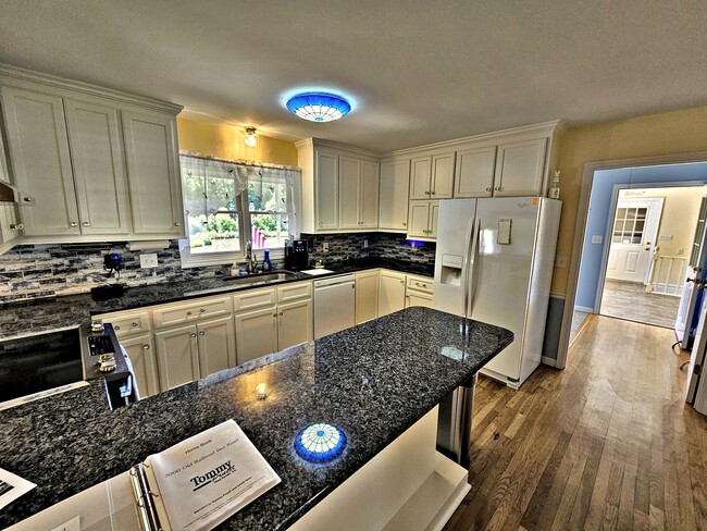Building Photo - HOUSE FOR RENT - 4BR - Harvest