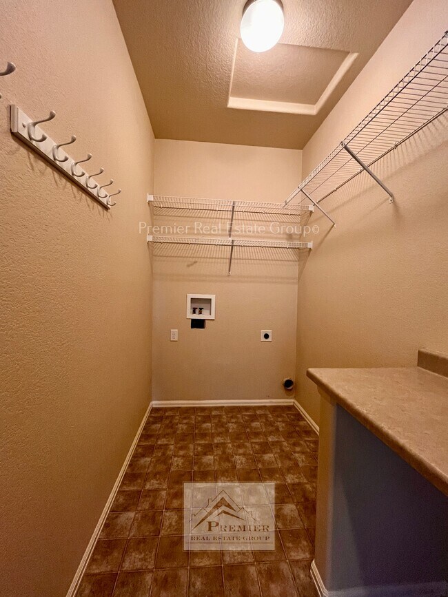 Building Photo - 4959 Justeagen Dr