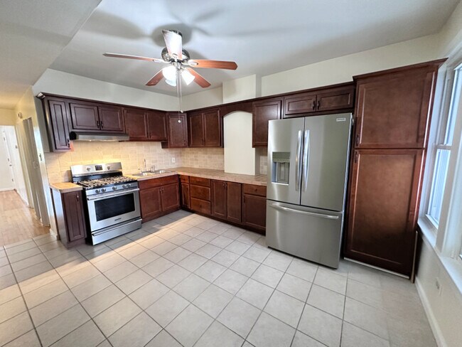 Building Photo - 4453 N Kilbourn Ave