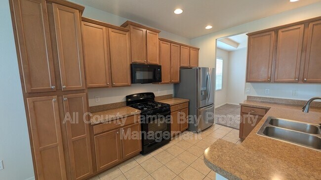 Building Photo - 17449 New Cross Cir