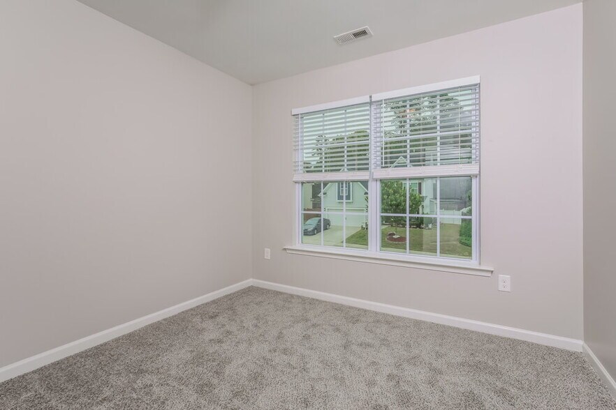 Building Photo - 934 Lakemont Dr