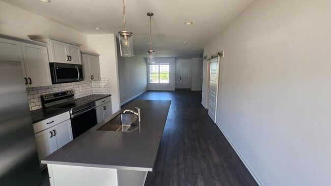 Building Photo - 7305 W 158th St