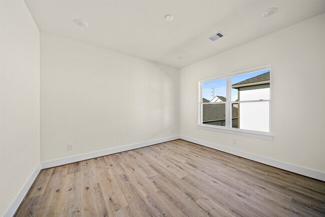 Building Photo - 2708 Nagle St