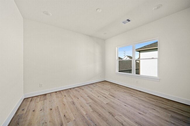 Building Photo - 2722 Nagle St