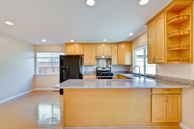 Building Photo - Spacious 1780 Sq Ft -  4b2b home in South San Jose