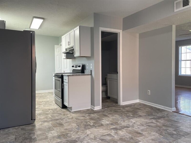 Building Photo - 1686 Classic View Dr