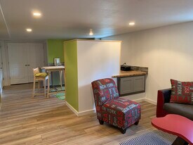 Building Photo - 6915 Yates St