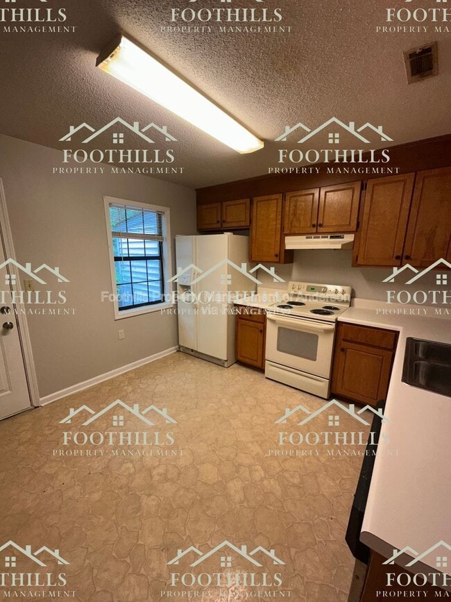 Building Photo - 119 Woodland Dr