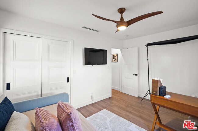 Building Photo - 14828 Saticoy St