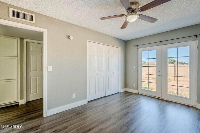 Building Photo - 1826 N Spring