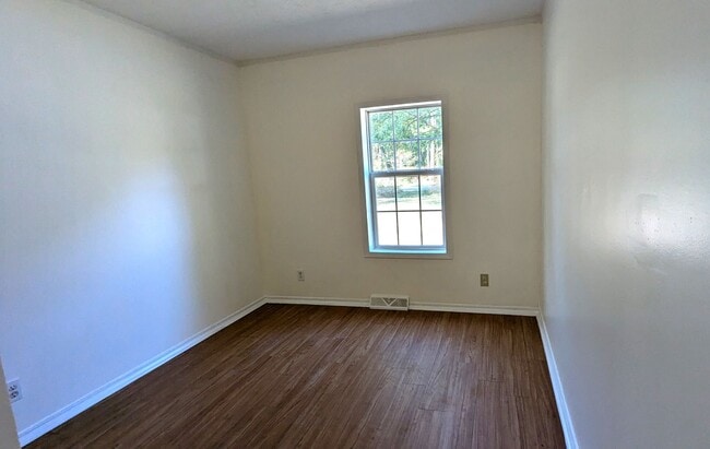 Building Photo - 182 N Walker Rd