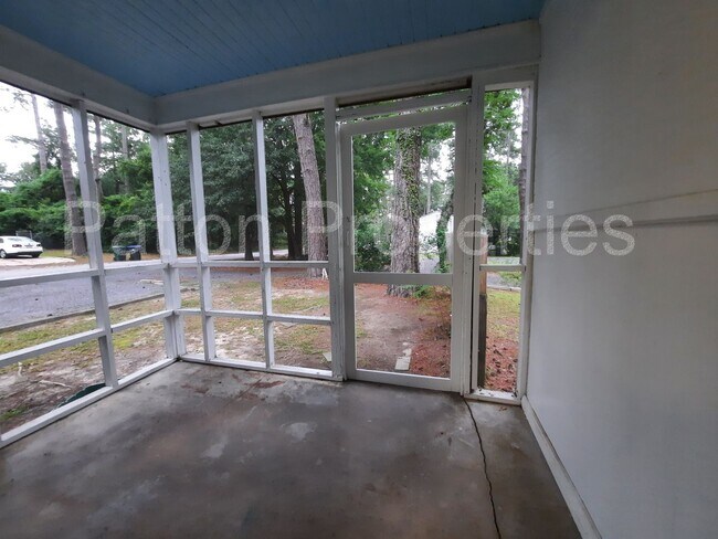 Building Photo - 1432-1434 Sunnyside Drive - Outside CoC - R13908-02-09