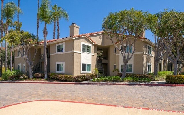 Building Photo - 7525 Charmant Dr