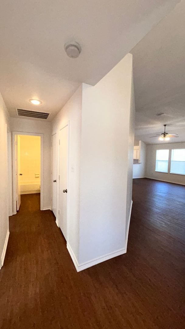 Building Photo - Move-in Ready Open Layout with a Huge Yard!