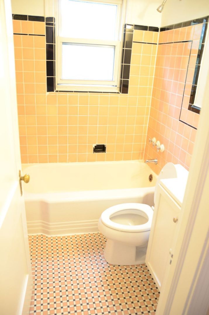 Building Photo - 8210 Greenwood Ave