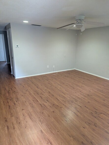 Building Photo - 411 Marjon Ave