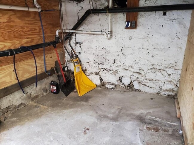 Building Photo - 39 Division St