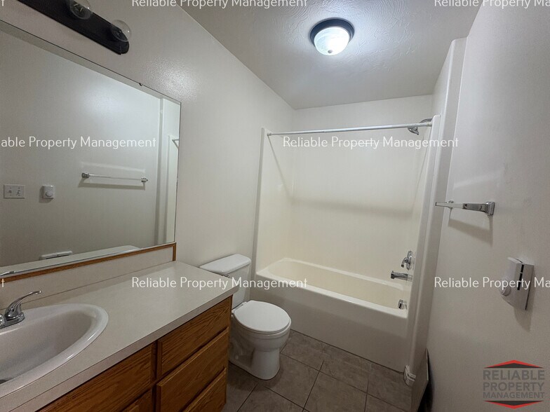 Building Photo - 3124 E Chasewood Dr